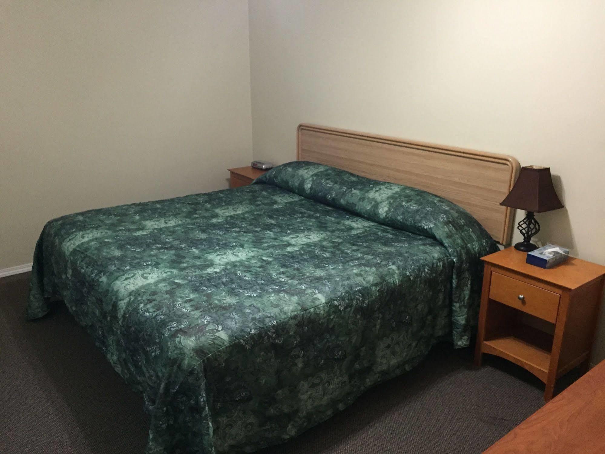 King'S Hotel & Motel By Elevate Rooms Shaunavon Exterior foto