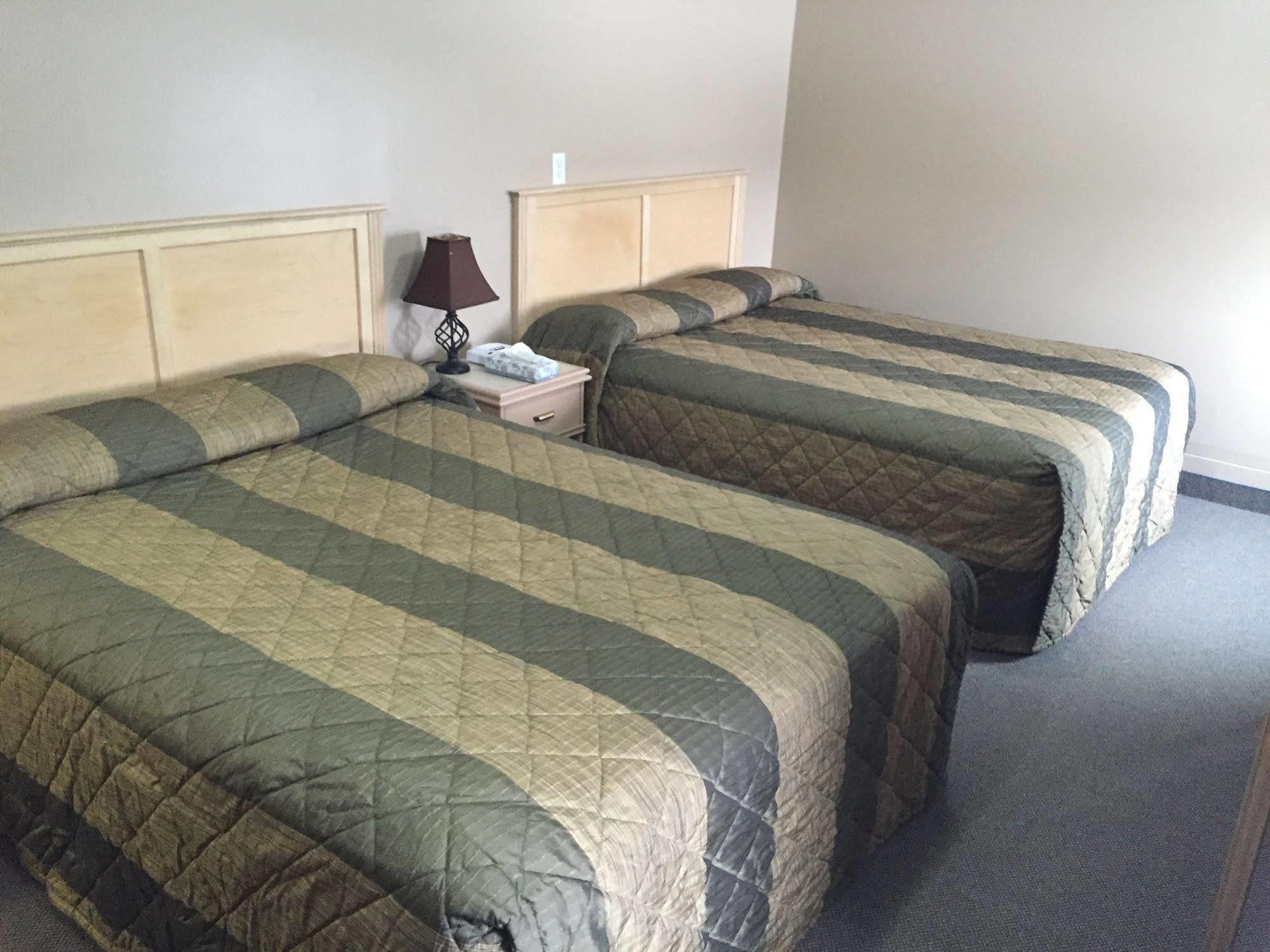 King'S Hotel & Motel By Elevate Rooms Shaunavon Exterior foto