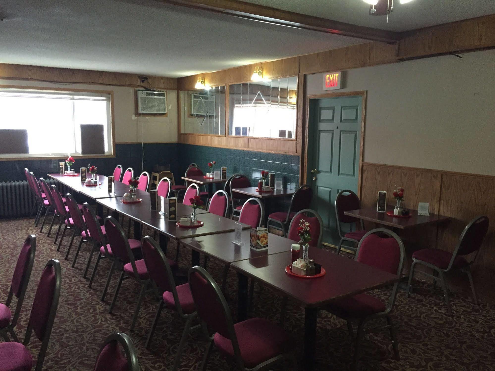 King'S Hotel & Motel By Elevate Rooms Shaunavon Exterior foto